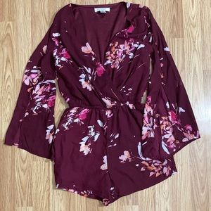 Arizona Shorts Romper Floral Print Bell Sleeve Wrap Front V Neck Sz XS
